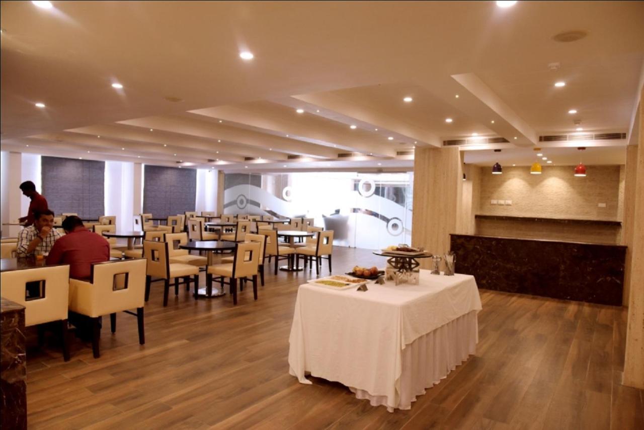 Hotel Krishna Palace, Ayodhya Buitenkant foto