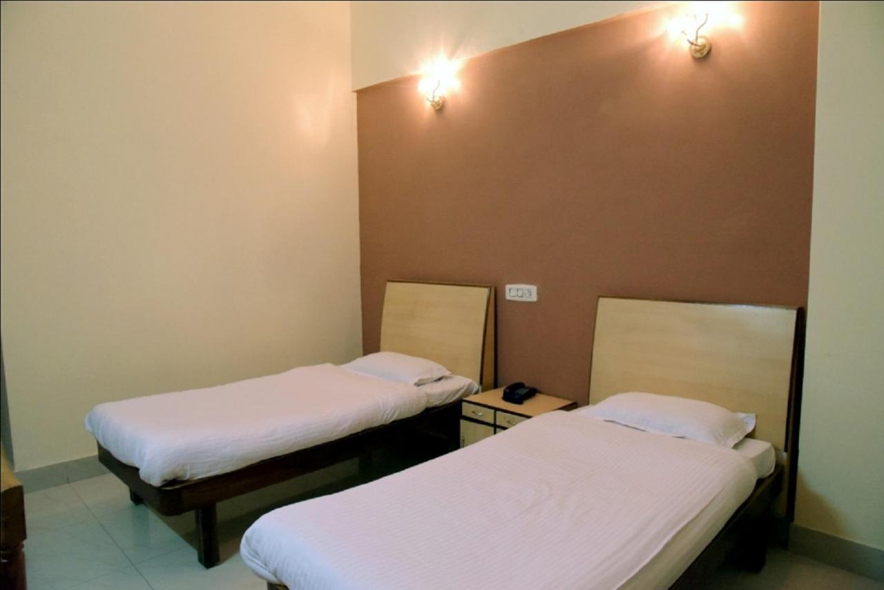 Hotel Krishna Palace, Ayodhya Buitenkant foto