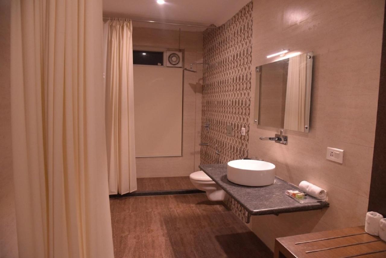 Hotel Krishna Palace, Ayodhya Buitenkant foto