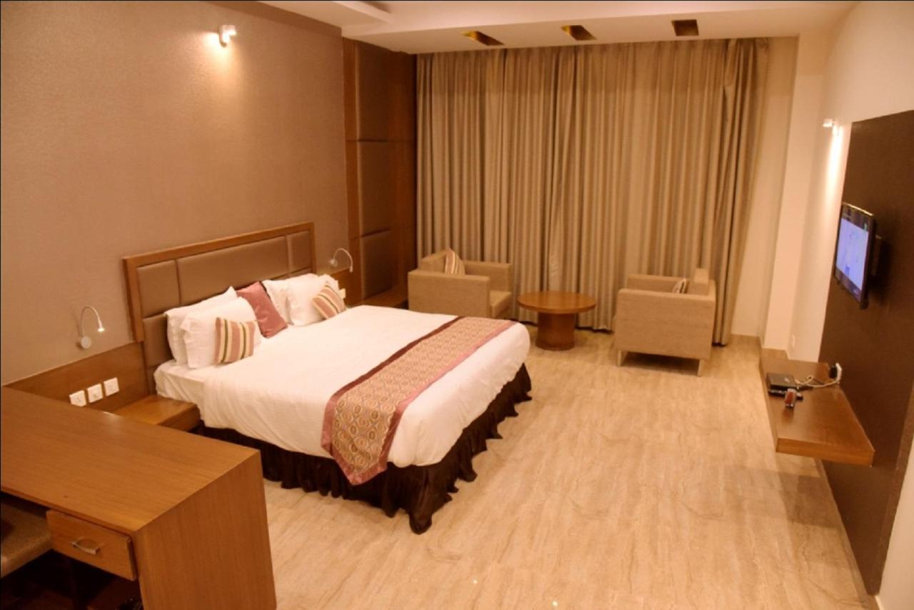 Hotel Krishna Palace, Ayodhya Buitenkant foto