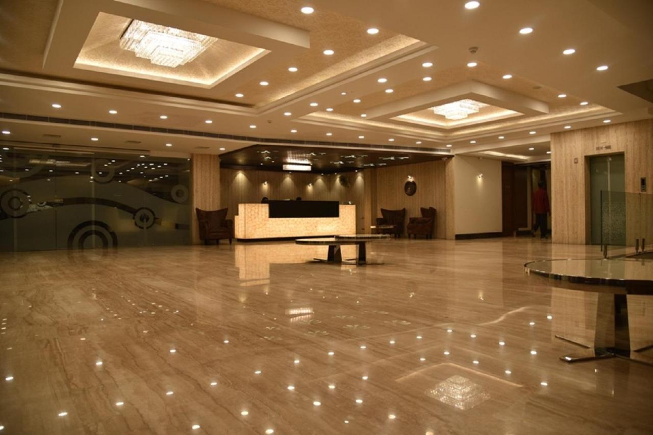 Hotel Krishna Palace, Ayodhya Buitenkant foto