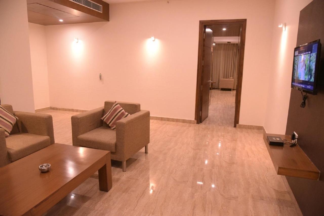Hotel Krishna Palace, Ayodhya Buitenkant foto