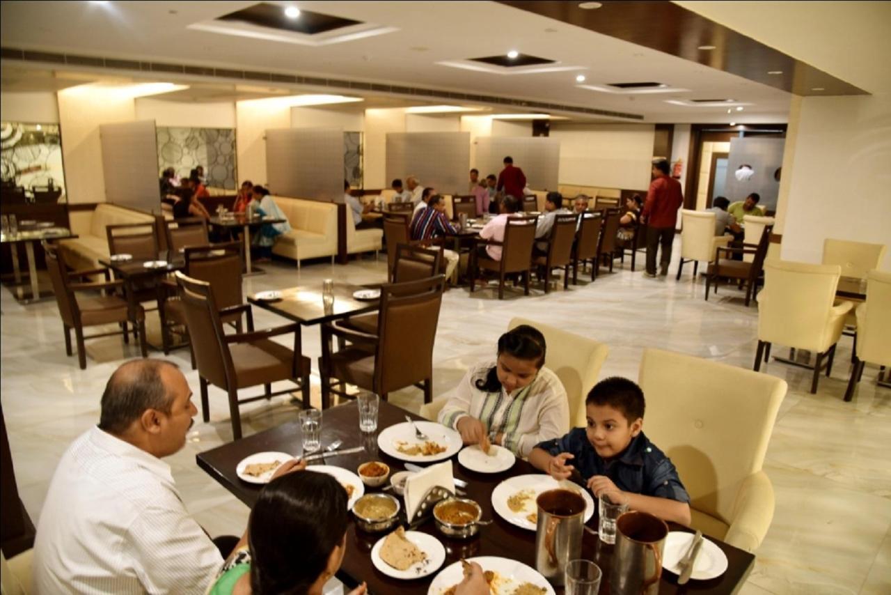 Hotel Krishna Palace, Ayodhya Buitenkant foto
