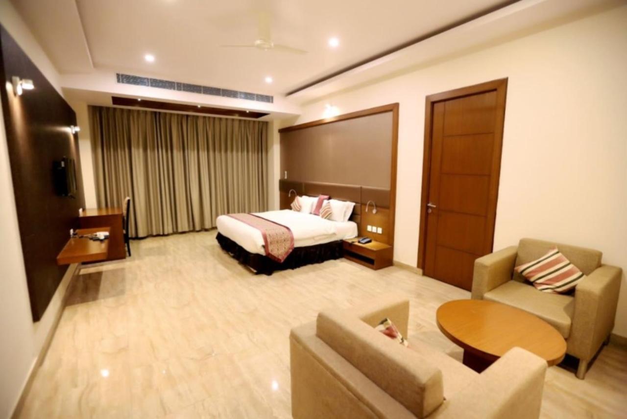 Hotel Krishna Palace, Ayodhya Buitenkant foto