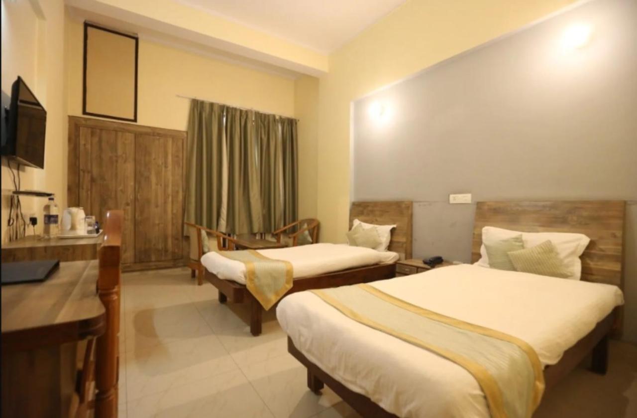 Hotel Krishna Palace, Ayodhya Buitenkant foto
