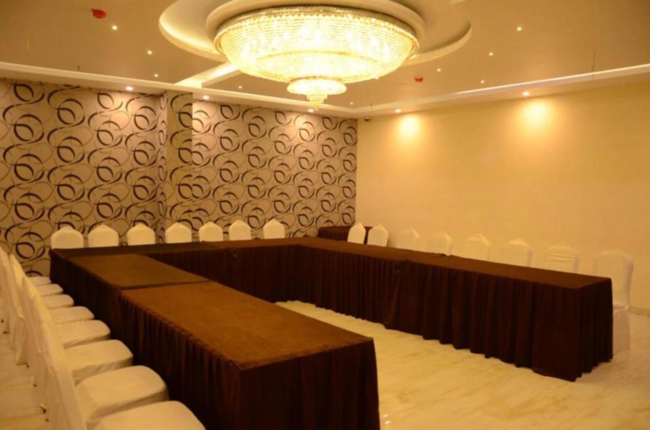 Hotel Krishna Palace, Ayodhya Buitenkant foto