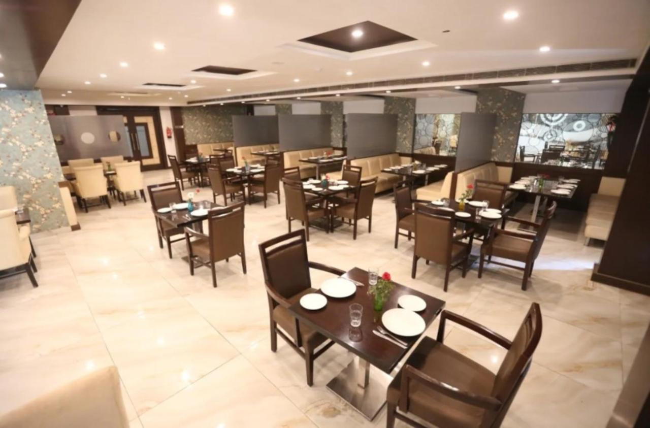 Hotel Krishna Palace, Ayodhya Buitenkant foto