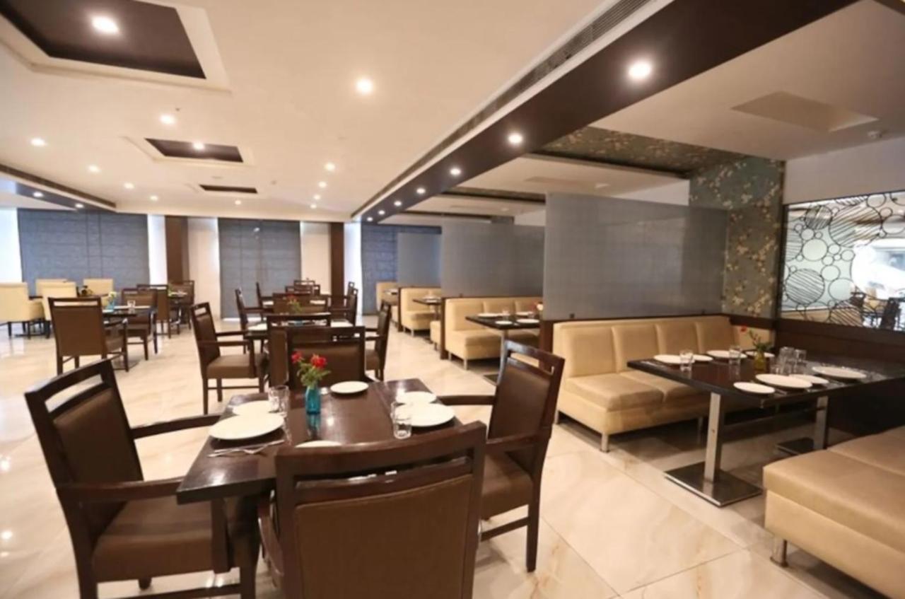 Hotel Krishna Palace, Ayodhya Buitenkant foto